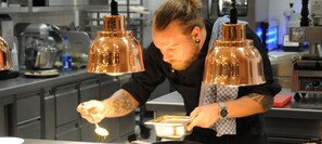 Petit déjeuner, déjeuner et dîner servis sur place