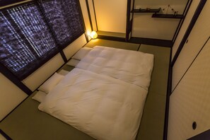 2 bedrooms, down duvets, in-room safe, desk - RESI STAY Tomaroka Mongakucho (Kyoto)