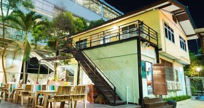 Nang Ta Yon @ Ban Thap Chang Hostel