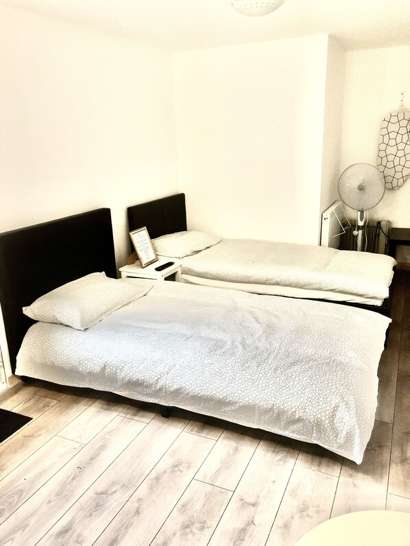 Kahden hengen huone (kaksi sänkyä) (Room) | Pimennysverhot, silitysrauta/-lauta, ilmainen Wi-Fi