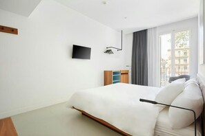 Superior Double Room, Balcony, City View | In-room safe, individually furnished, blackout drapes - La Casa Del Sol Hotel (Barcelona)