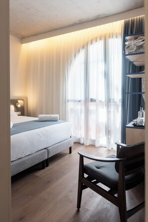 Standard Double Room, City View | In-room safe, individually furnished, blackout drapes - La Casa Del Sol Hotel (Barcelona)
