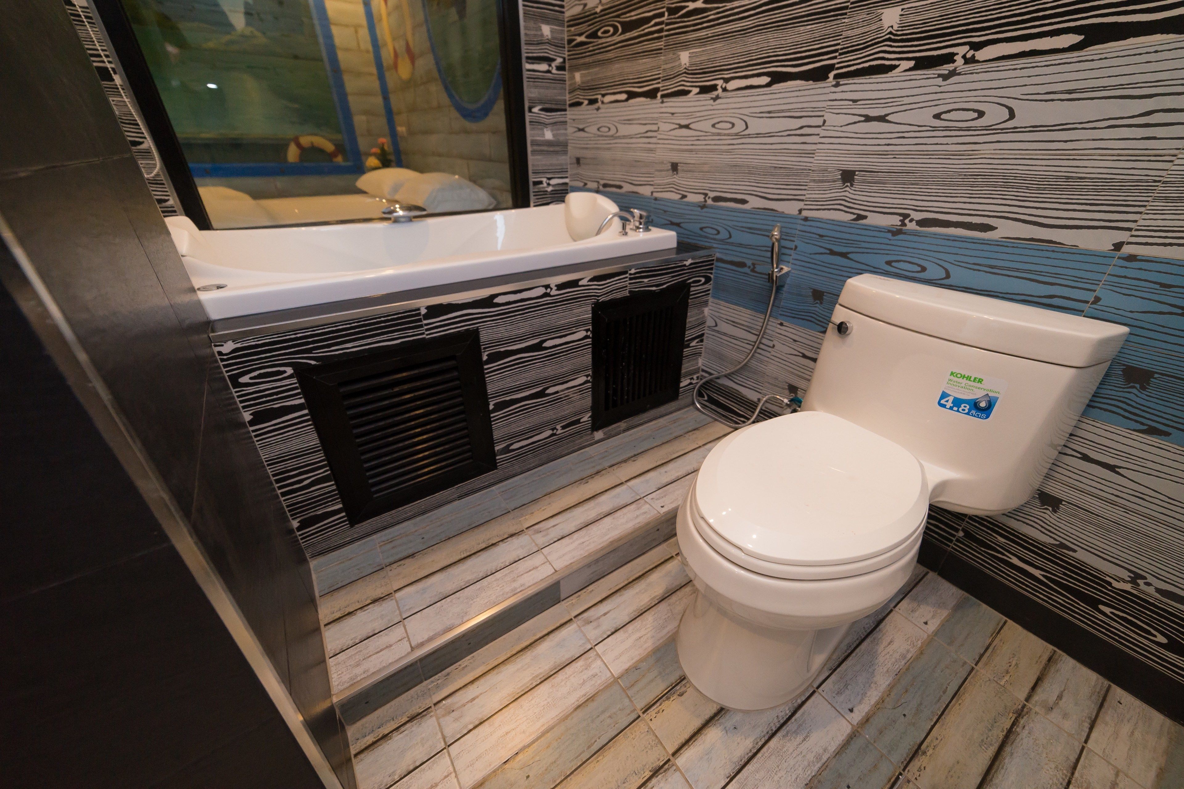 superior double room | bathroom | free toiletries, hair dryer, bathrobes, slippers