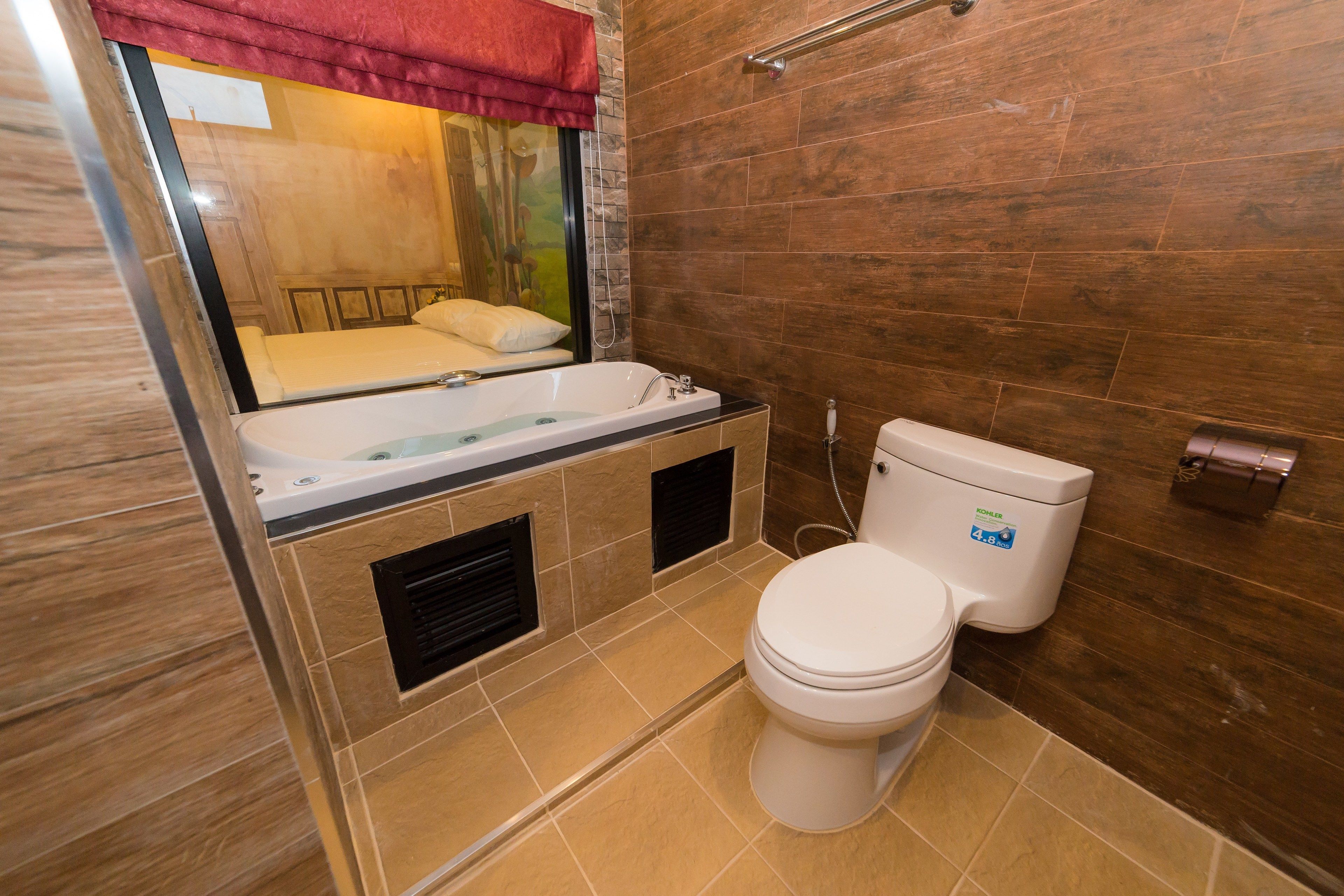 superior double room | bathroom | free toiletries, hair dryer, bathrobes, slippers