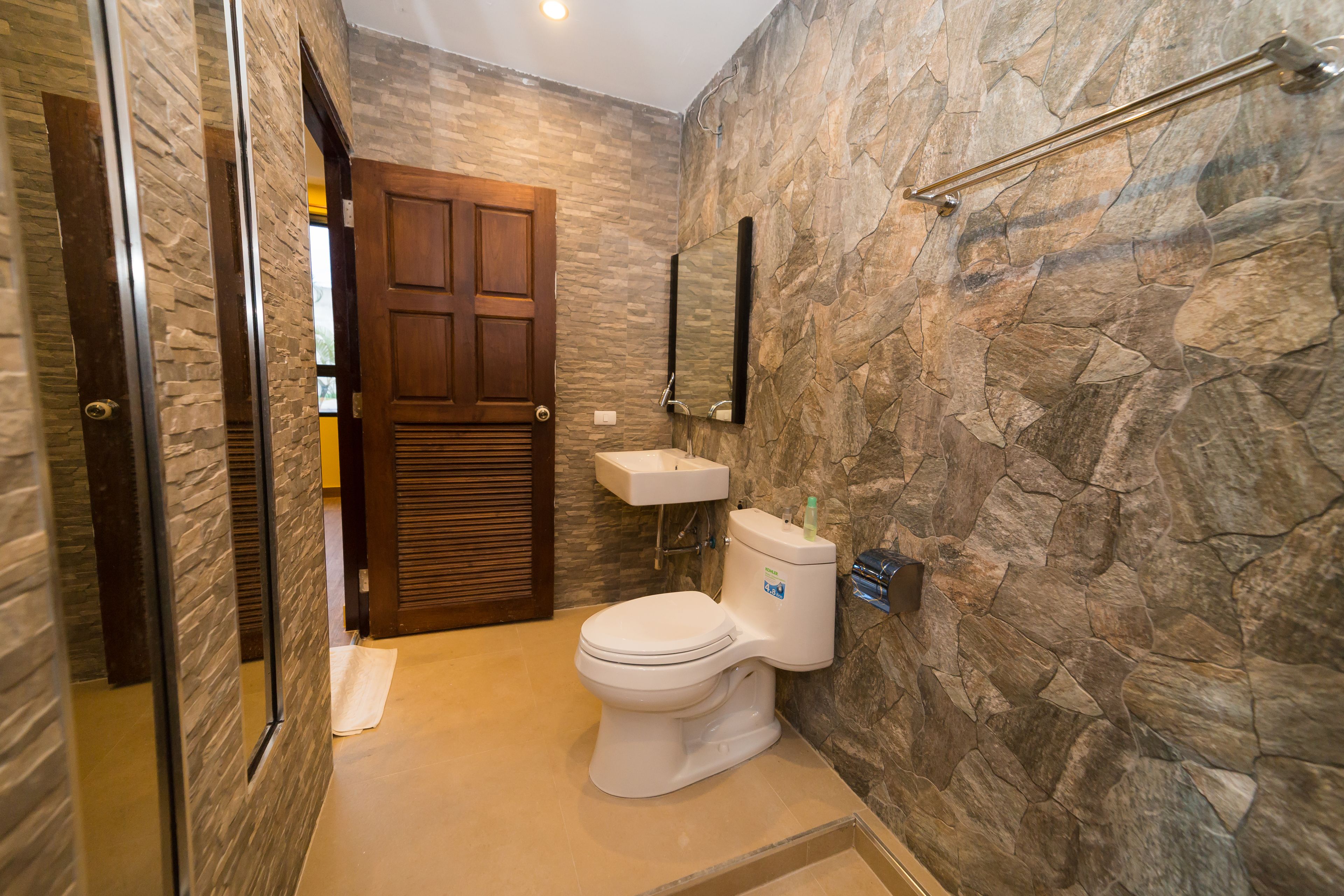 deluxe double room (bathtub) | bathroom | free toiletries, hair dryer, bathrobes, slippers