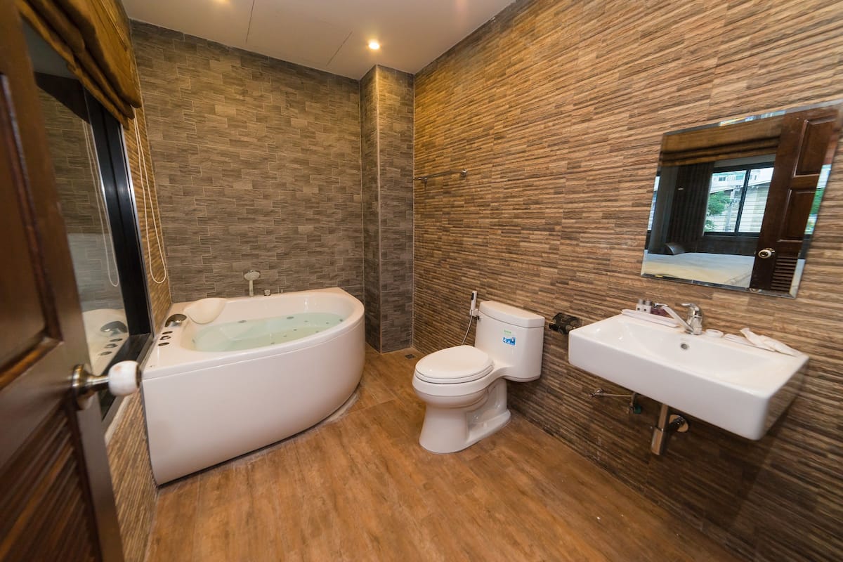 deluxe double room (bathtub) | bathroom | free toiletries, hair dryer, bathrobes, slippers