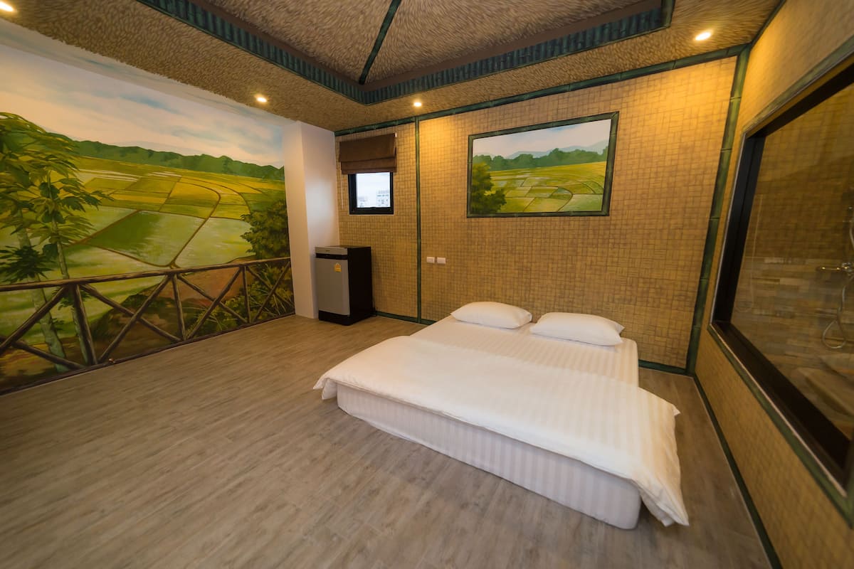 superior double room | 1 bedroom, free minibar items, desk, blackout curtains