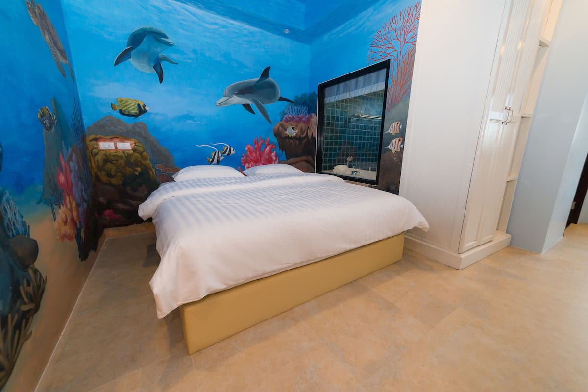 Superior Double Room | Free minibar items, desk, blackout curtains, free WiFi