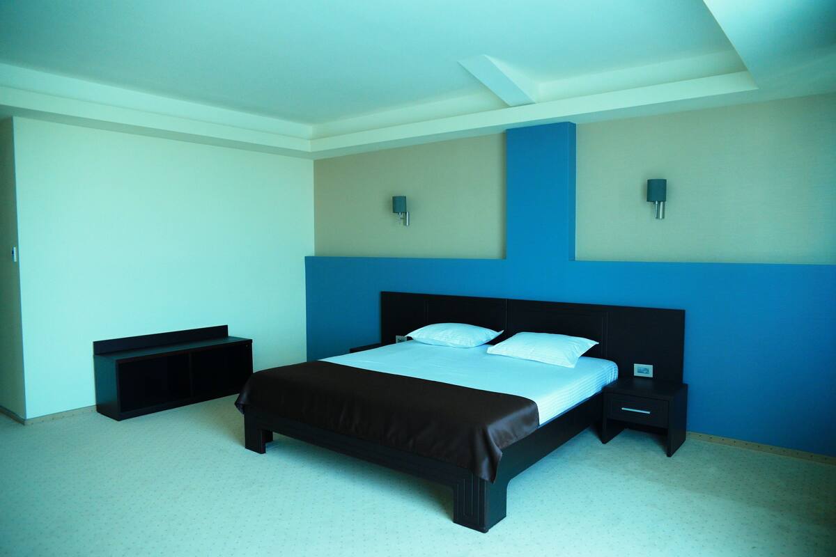 Deluxe Double Room | Desk, iron/ironing board (on request), WiFi (free)