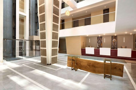 Lobby. Ramada Constanta