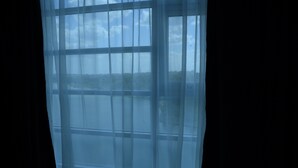 Familiy Junior Suite, Lake view | 書桌、熨斗/熨衣板、免費無線上網