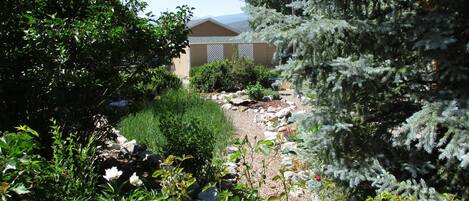 Comfort House, 2 Bedrooms, Mountainside | Garden