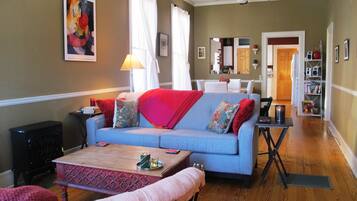 Comfort House, 2 Bedrooms, Mountainside | Living room | DVD player