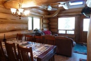 In-room dining - Elk Creek Lodge 3 Bedroom Holiday Home By Pinon Vacation Rentals (Salida)