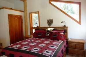 3 bedrooms, bed sheets - Elk Creek Lodge 3 Bedroom Holiday Home By Pinon Vacation Rentals (Salida)