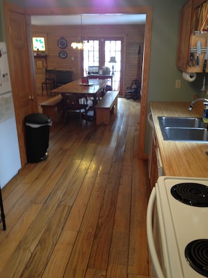 Comfort House, 3 Bedrooms, Mountainside | Private kitchen | Fridge, microwave, coffee/tea maker