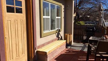 Rumah Comfort, 3 kamar tidur, tepi gunung | Teras/patio