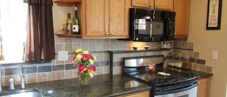 Comfort House, 3 Bedrooms, Mountainside | Private kitchen | Fridge, microwave, coffee/tea maker