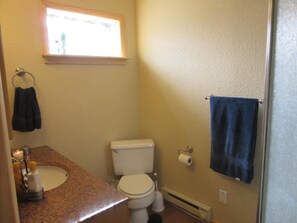 Comfort House, 3 Bedrooms, Mountainside | Bathroom | Shower, towels - Gantt s Corner 3 Bedroom Holiday Home By Pinon Vacation Rentals (Salida)