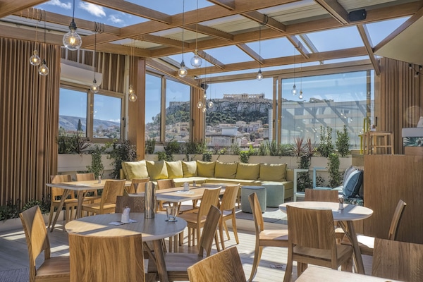 Café da manhã com buffet todos os dias (EUR 20 por pessoa)