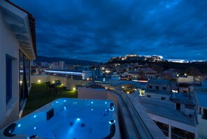 주니어 스위트 (Panoramic Acropolis View) | 저자극성 침구, 미니바, 객실 내 금고, 책상