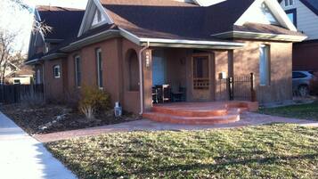 Comfort House, 4 Bedrooms, Mountainside | Front of property