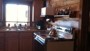 Comfort House, 1 Bedroom, Mountainside | Private kitchen | Fridge, microwave, coffee/tea maker