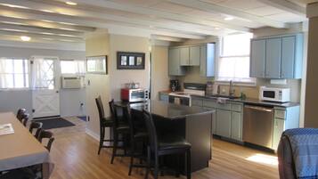 Comfort House, 2 Bedrooms, Mountainside | Private kitchen | Fridge, microwave, coffee/tea maker