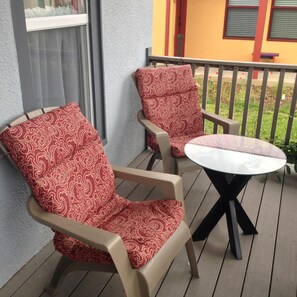 Nhà tiện nghi đơn giản, 2 phòng ngủ, cạnh núi | Hiên