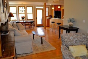 Living area - River House 5 Bedroom Holiday Home By Pinon Vacation Rentals (Salida)