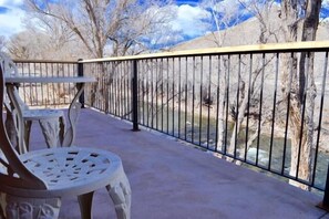 Balcony - River House Upstream 2 Bedroom Holiday Home By Pinon Vacation Rentals (Salida)