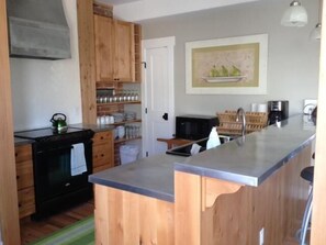 雪櫃、微波爐、咖啡機/沖茶器