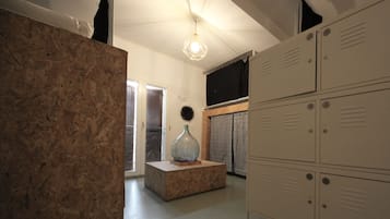 Dortoir Partagé, dortoir mixte, salle de bains commune (6 people)