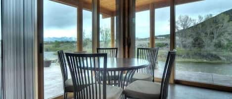 Comfort House, 1 Bedroom, Mountainside | In-room dining