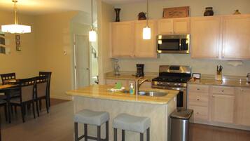 Comfort House, 2 Bedrooms, Mountainside | Private kitchen | Fridge, microwave, coffee/tea maker