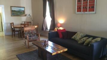 Comfort House, 2 Bedrooms, Mountainside | Living area