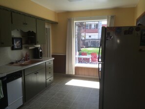 Casa Confort, 2 habitaciones, junto a la montaña | Cocina privada | Refrigerador, microondas y cafetera y tetera