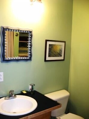 Shower, towels - Dunwell Cottage 2 Bedroom Holiday Home By Pinon Vacation Rentals Cottage (Salida)