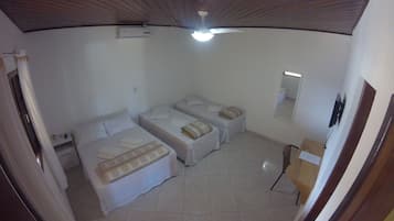 Roupas de cama premium, frigobar, escrivaninha