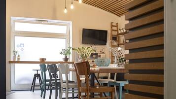 Café da manhã com buffet grátis todos os dias