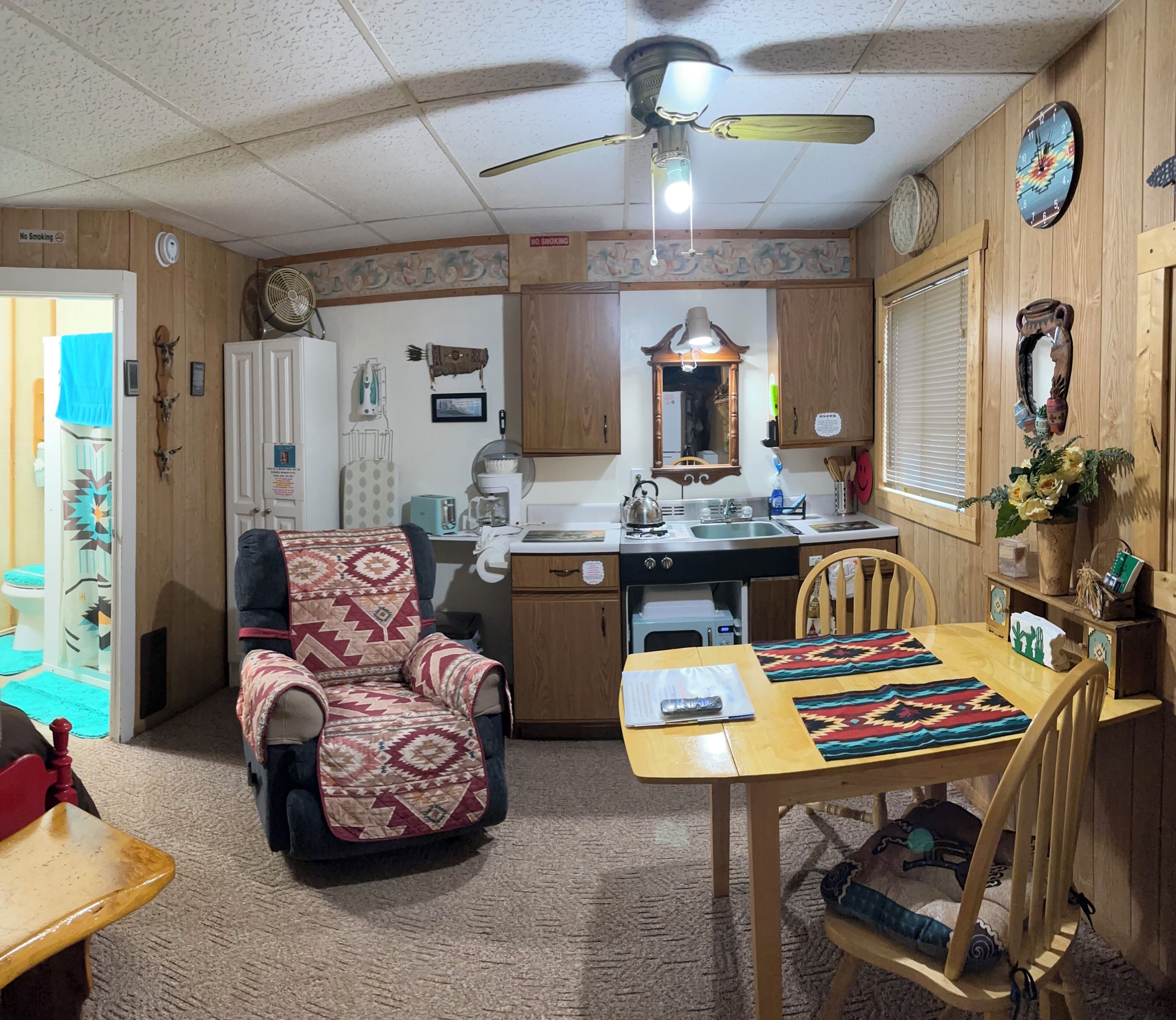 Cabin, 1 Double Bed (Cabin #5 ) | Living area | 32-inch TV with cable channels