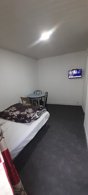 Chambre Double Économique | Wi-Fi gratuit, accès pour personnes à mobilité réduite