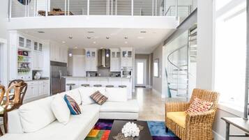 House, 6 Bedrooms | Living area | Flat-screen TV