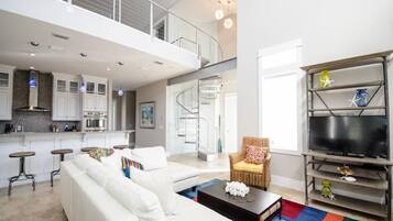 House, 6 Bedrooms | Living area | Flat-screen TV