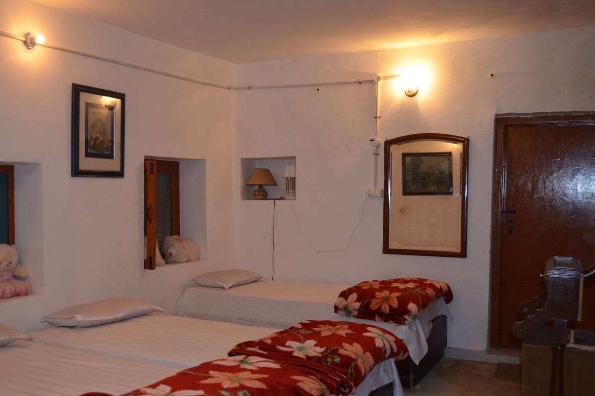 Dormitorio compartido clásico, 2 habitaciones | Ropa de cama de alta calidad y caja de seguridad en la habitación