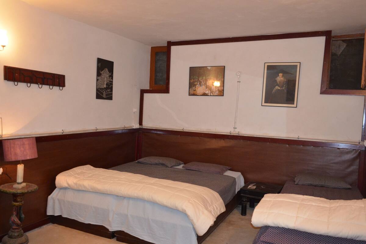 Casa de campo clásica, varias habitaciones, vista a la montaña | Ropa de cama de alta calidad y caja de seguridad en la habitación