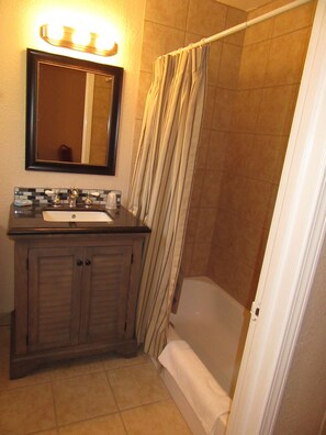 Room, 1 Queen Bed, Smoking | Bathroom | Free toiletries, towels