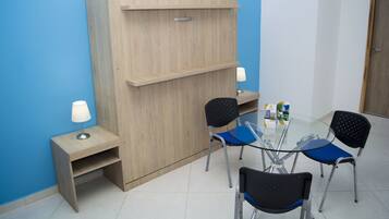 Chambre Exécutive | Coffres-forts dans les chambres, bureau, fer et planche à repasser