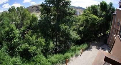 The River Side 2 Bedroom Holiday Home By Pinon Vacation Rentals