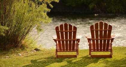 The River Side 2 Bedroom Holiday Home By Pinon Vacation Rentals